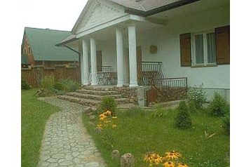 Poland Privát Maróz, Exterior